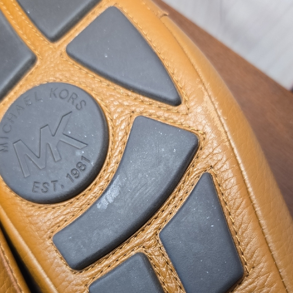 Michael Kors Classic Womens Brown Leather Loafer Flats With Gold Emblem Size 10M - Picture 6 of 7